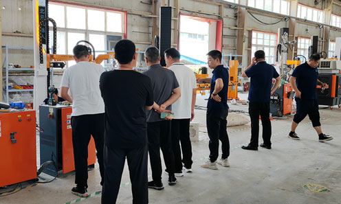 客户为了上机器，全公司领导都来了